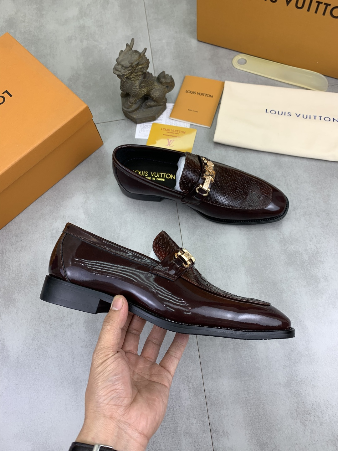LV shoe