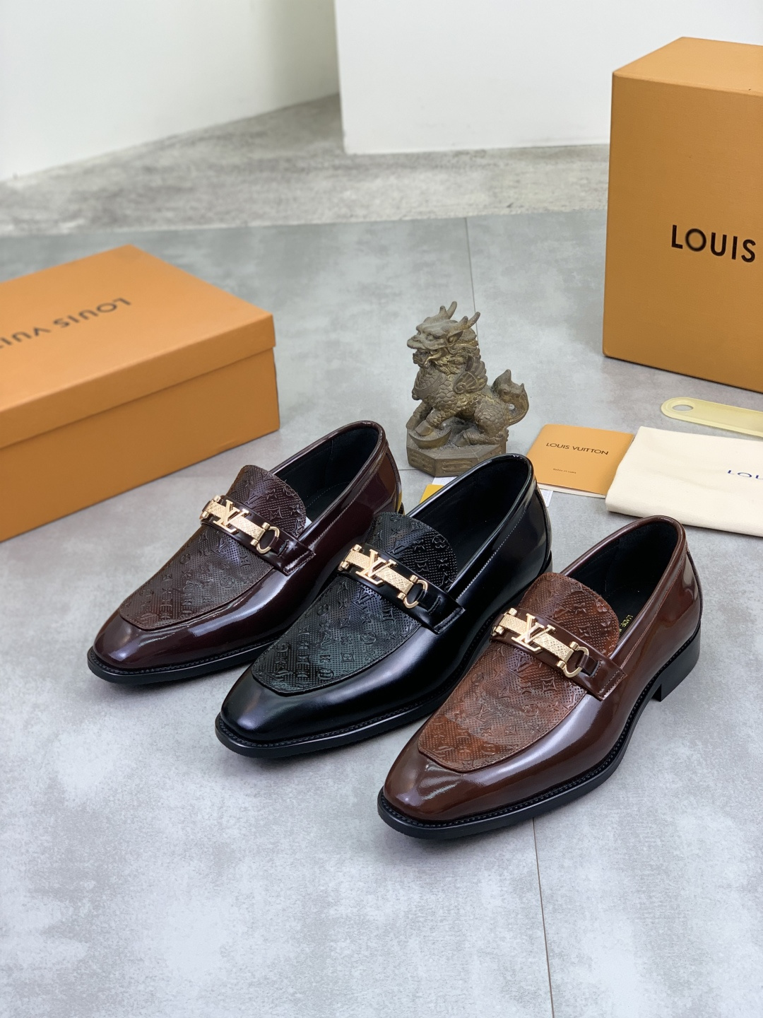 LV shoe