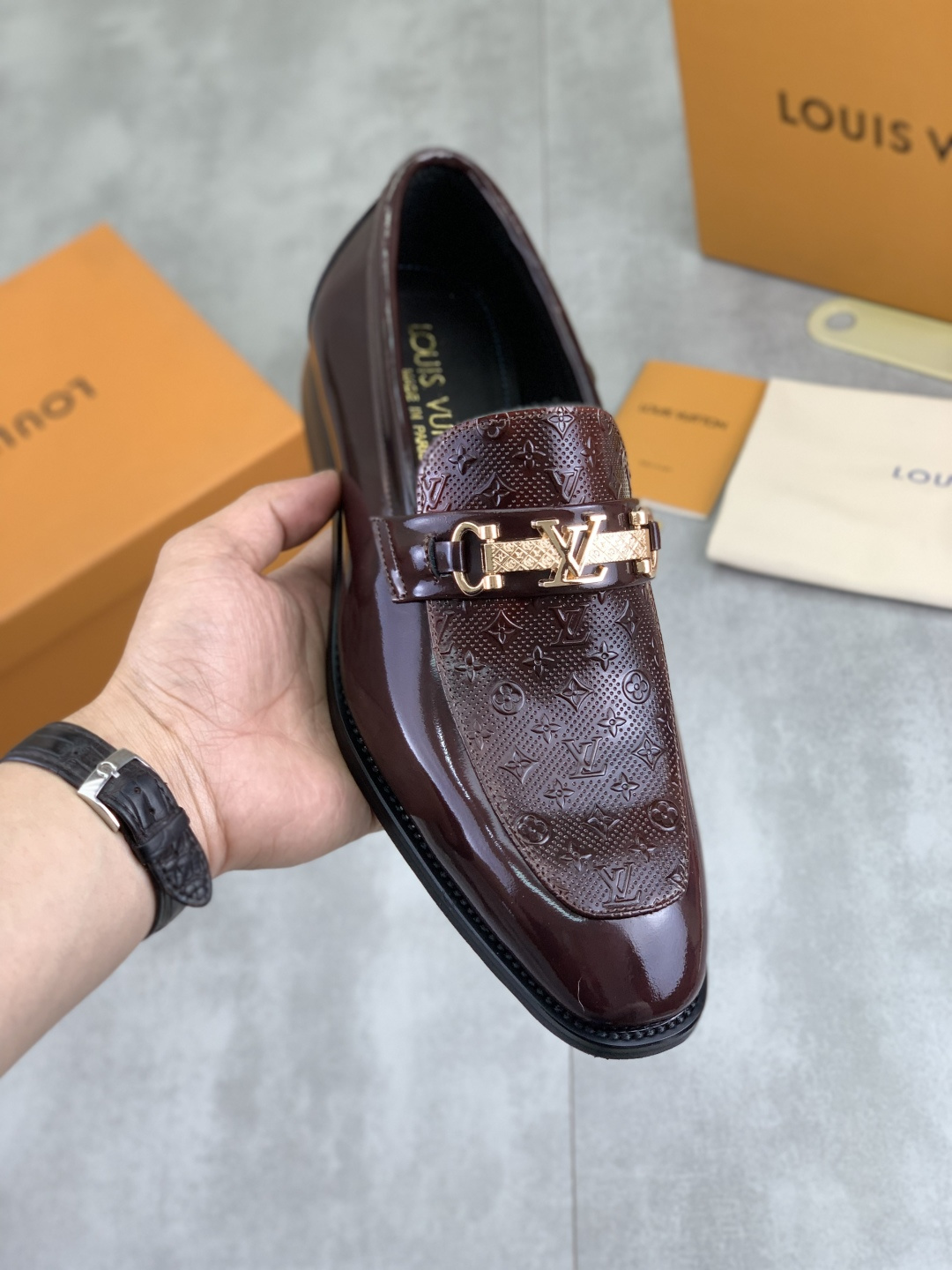 LV shoe