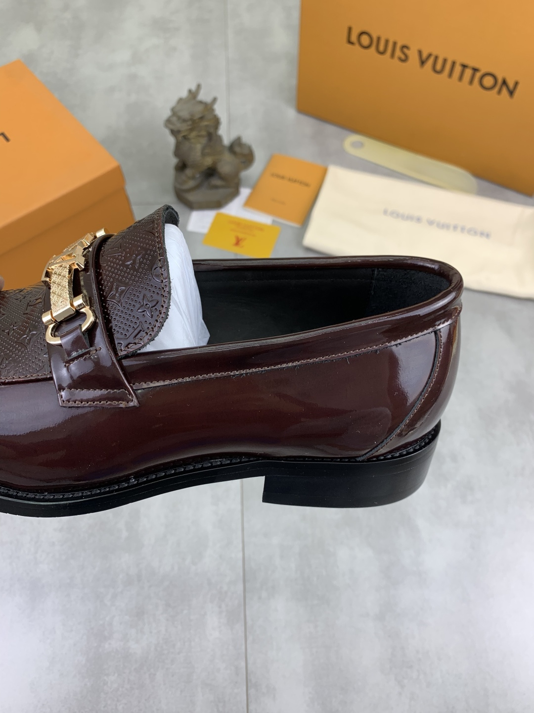LV shoe