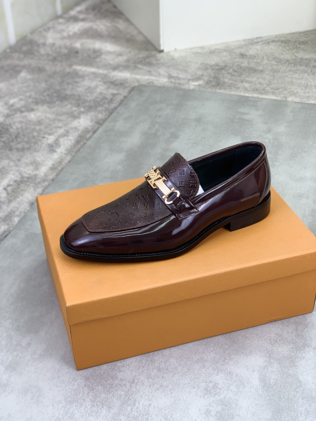LV shoe