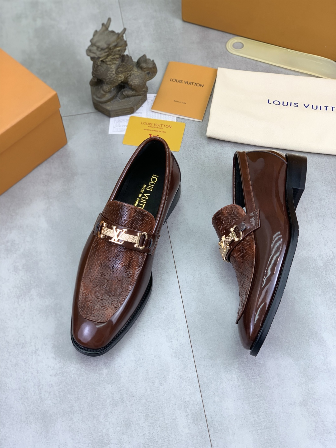 LV shoe