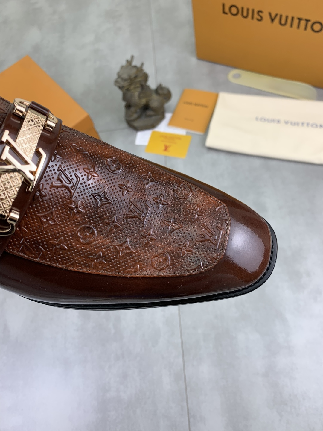 LV shoe