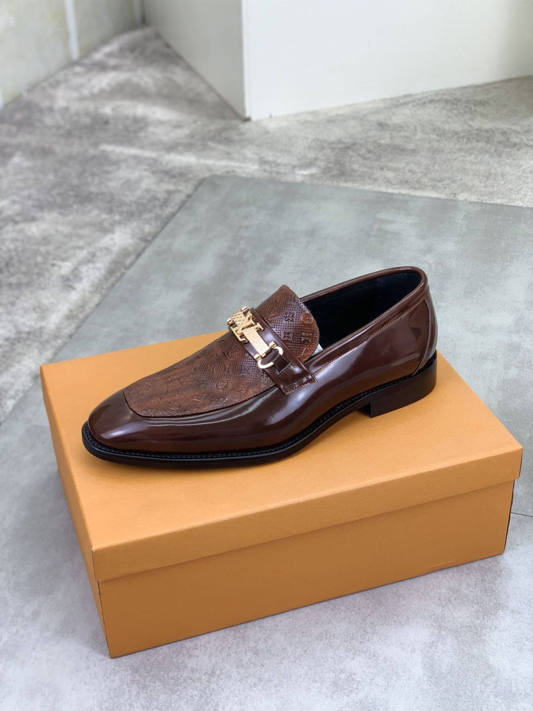 LV shoe