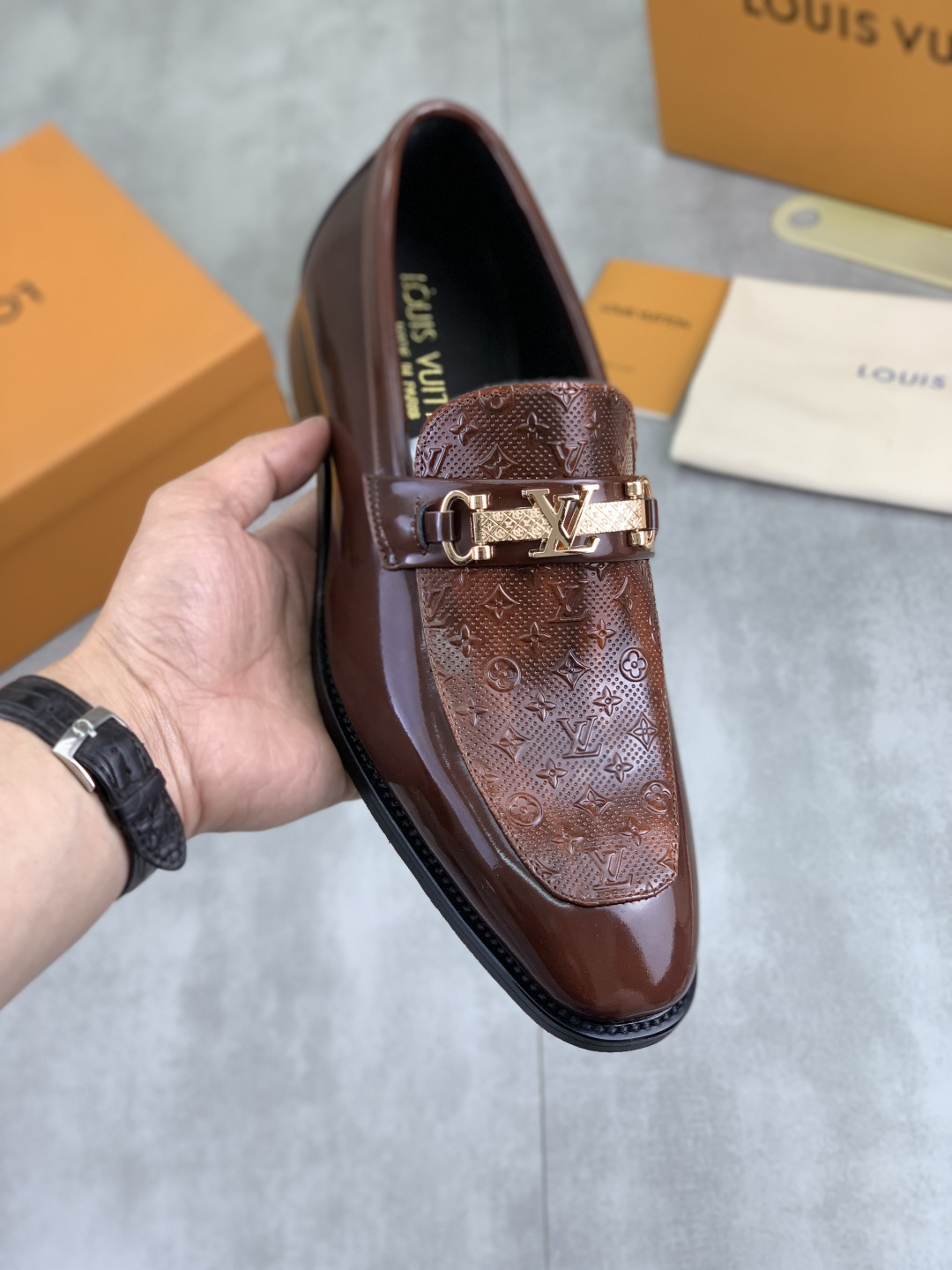 LV shoe