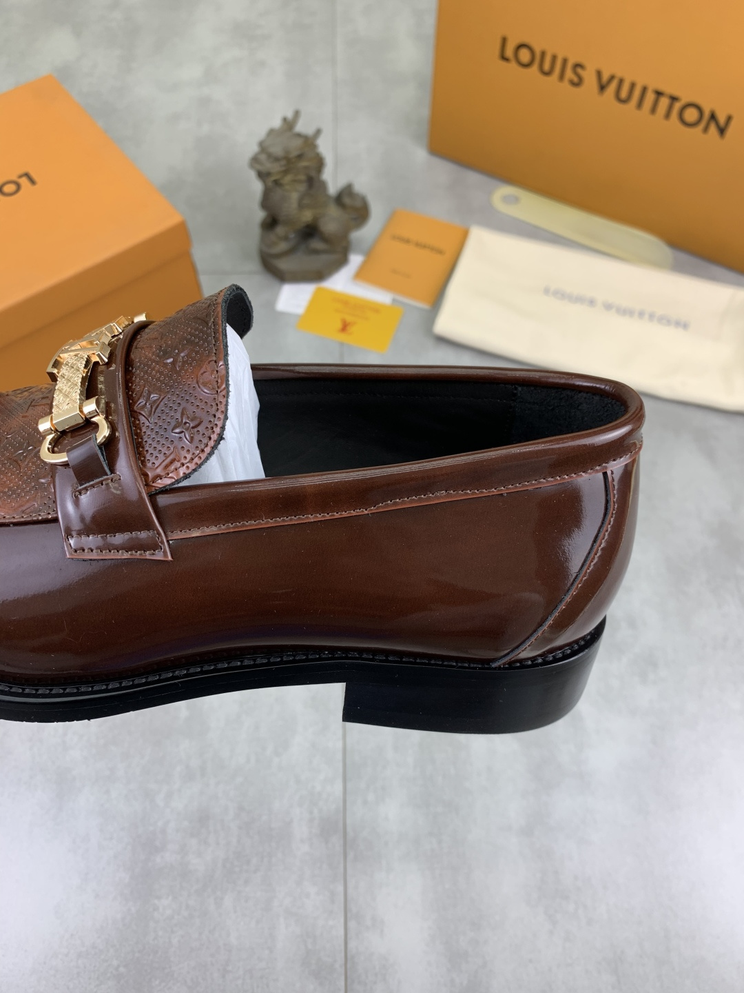 LV shoe