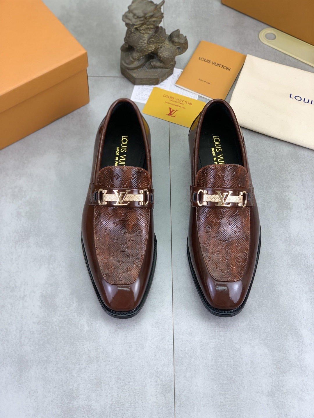 LV shoe