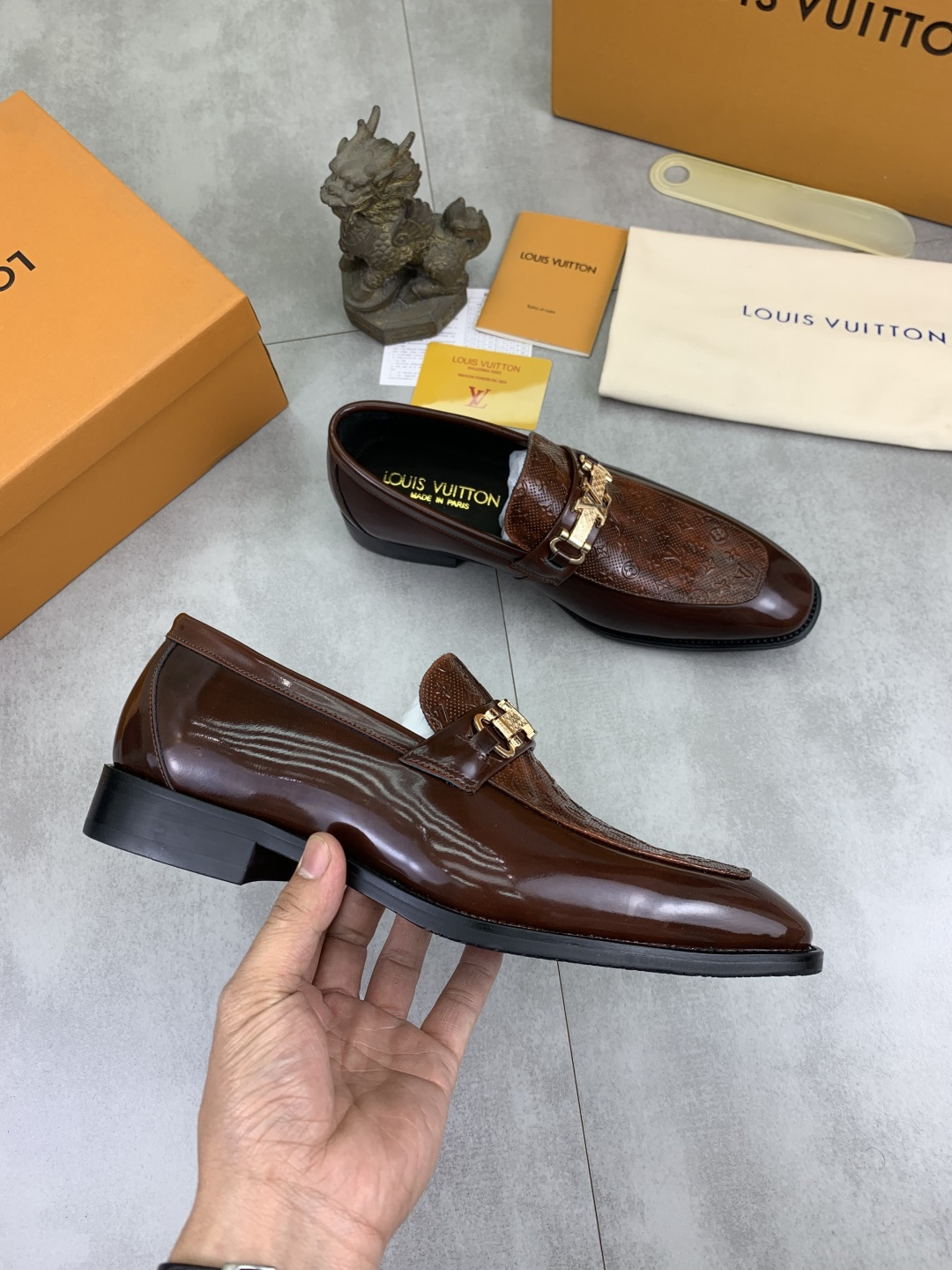 LV shoe