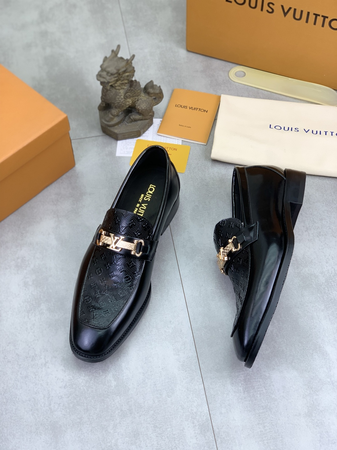 LV shoe