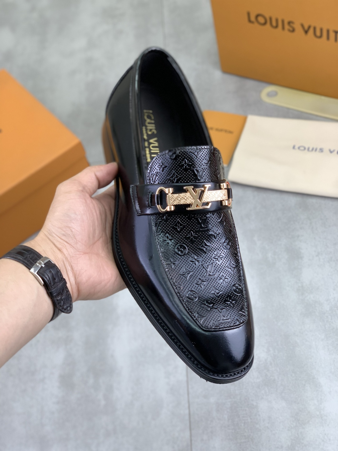 LV shoe