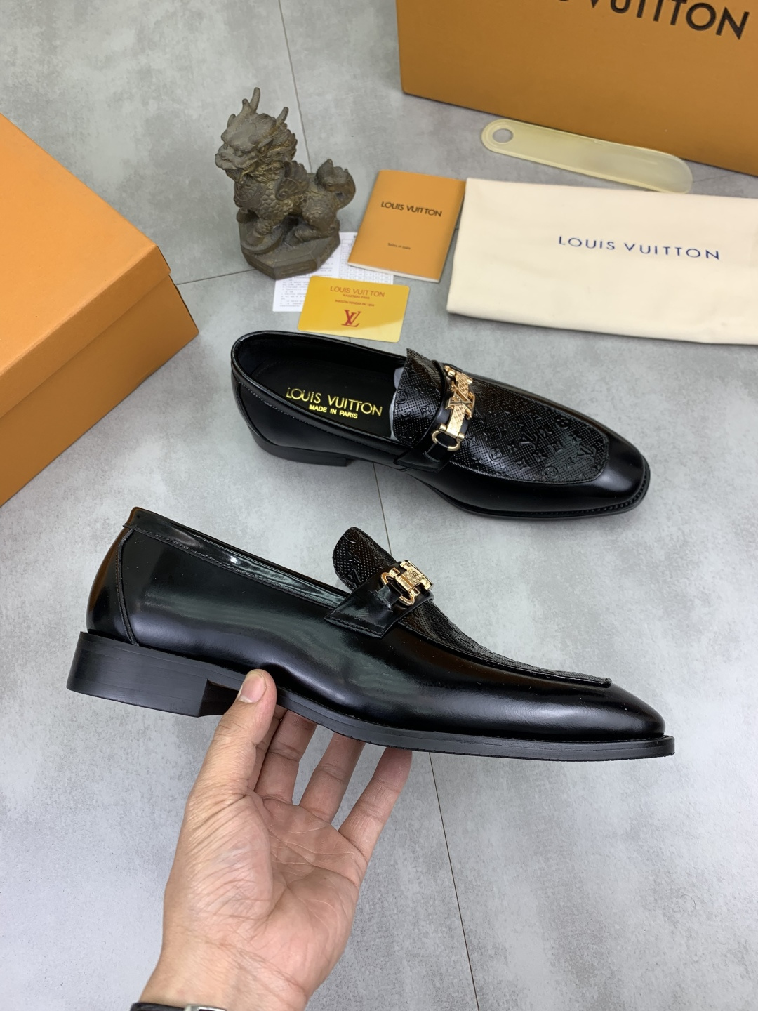 LV shoe