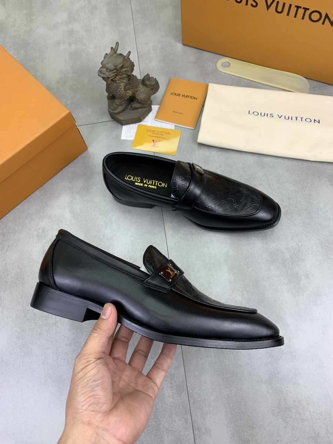LV shoe
