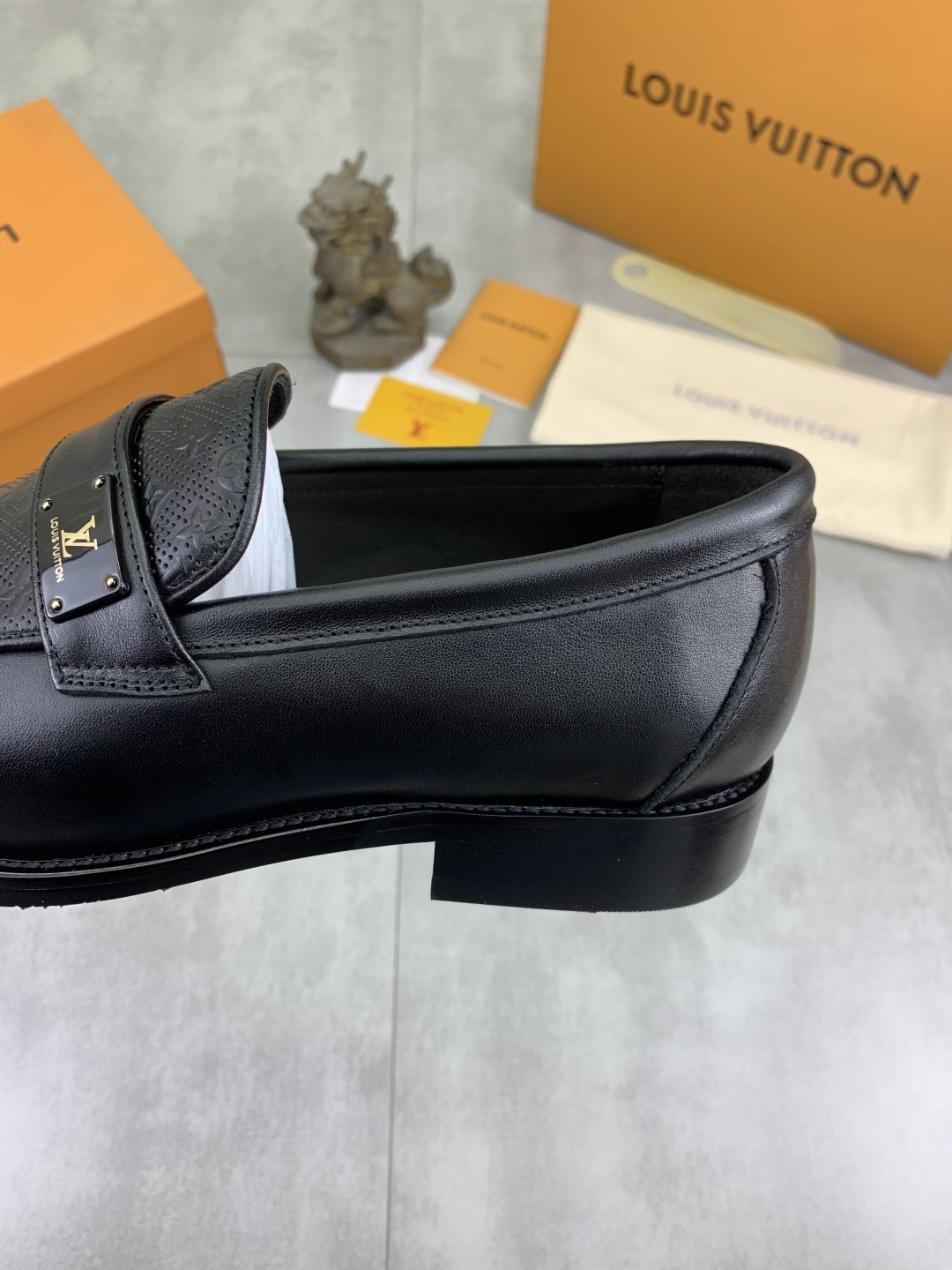 LV shoe