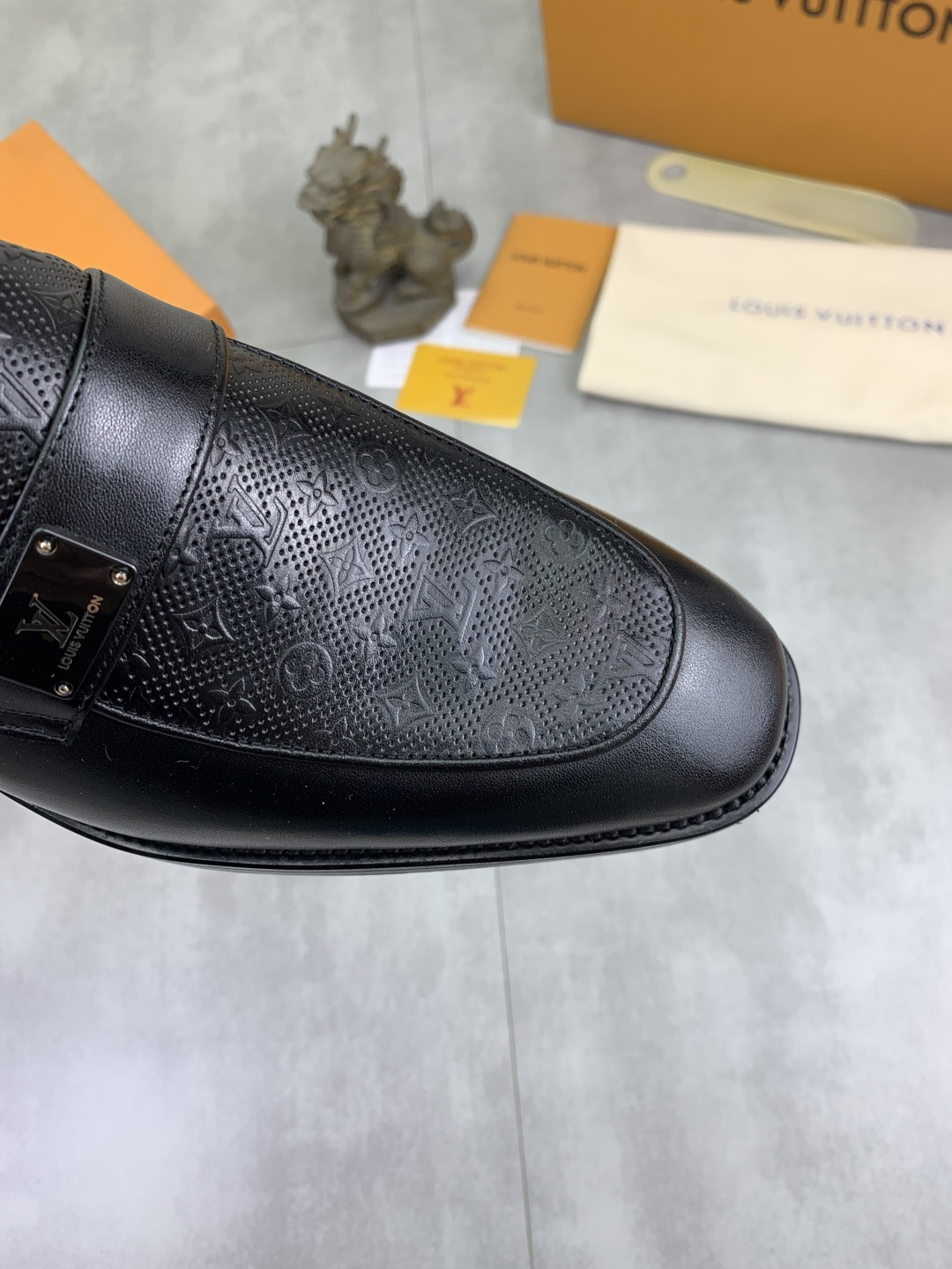 LV shoe
