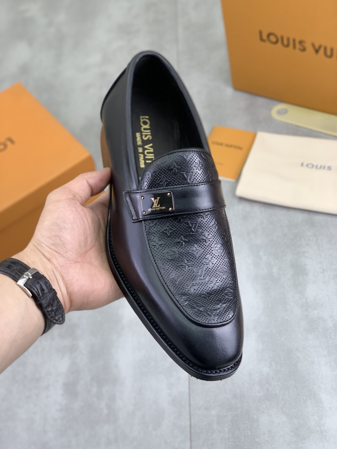 LV shoe