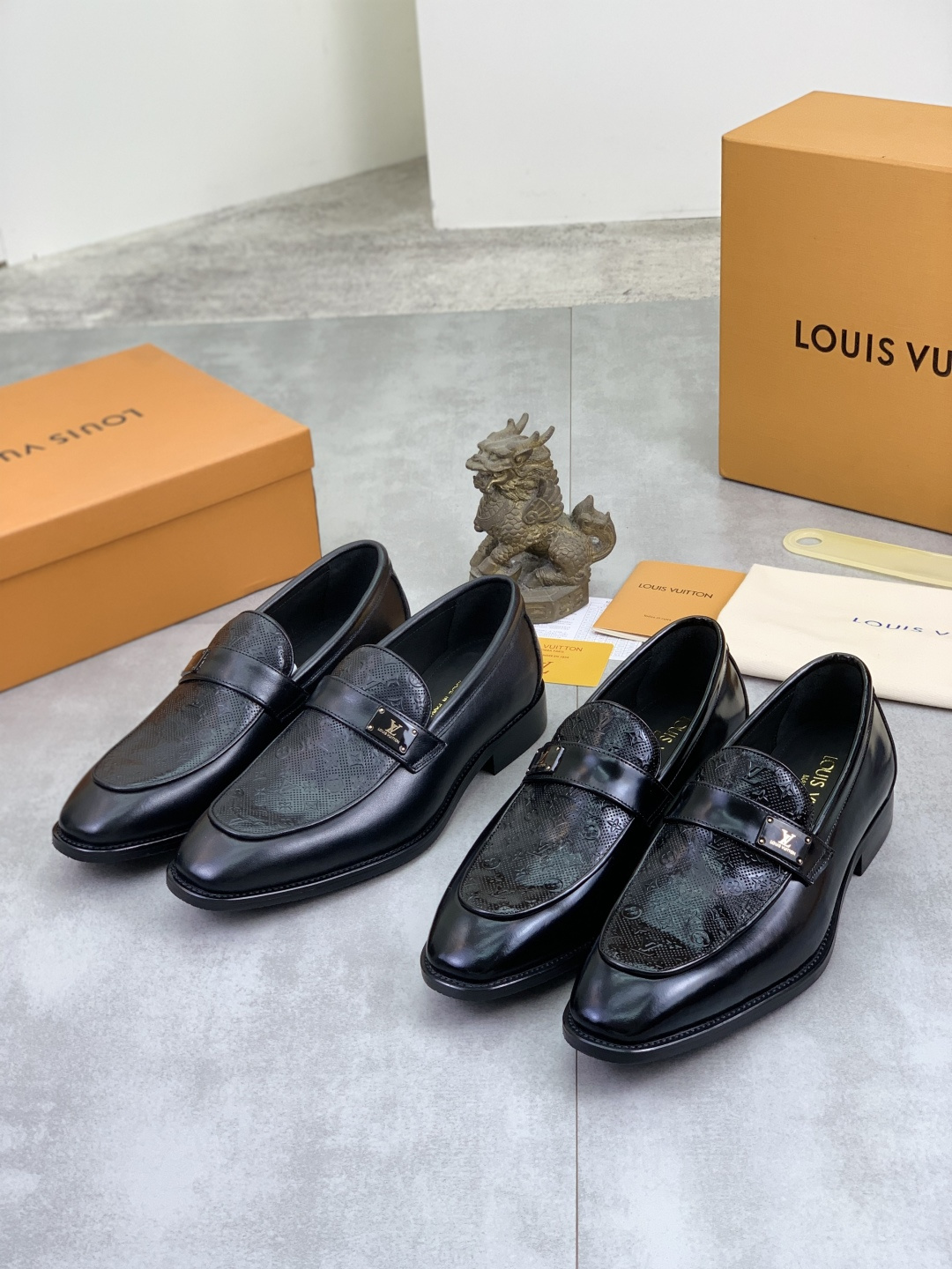 LV shoe