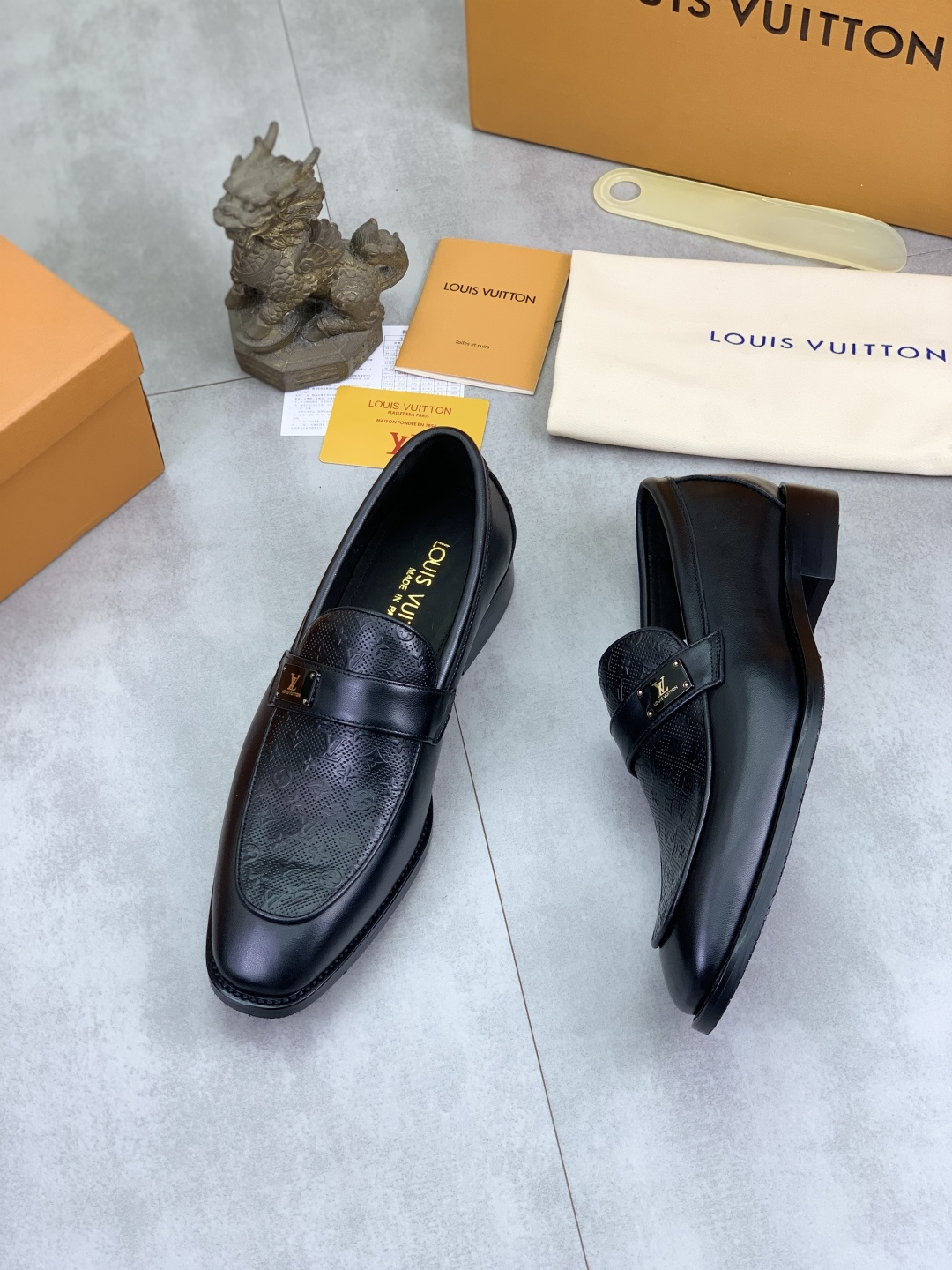 LV shoe