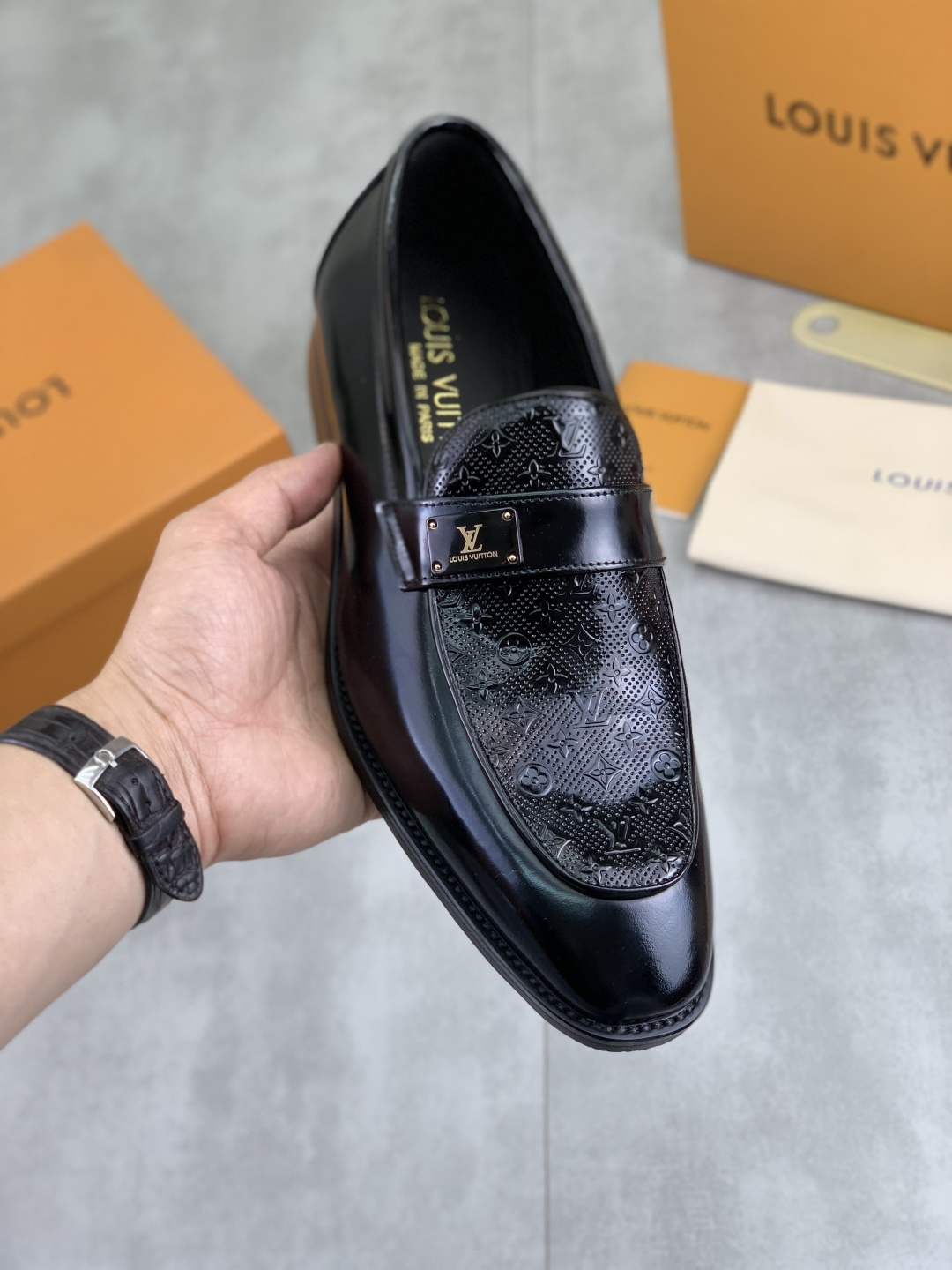 LV shoe