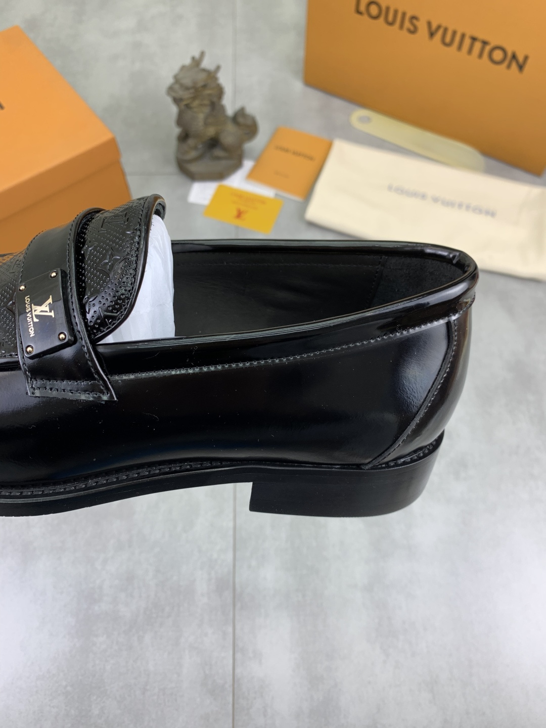 LV shoe