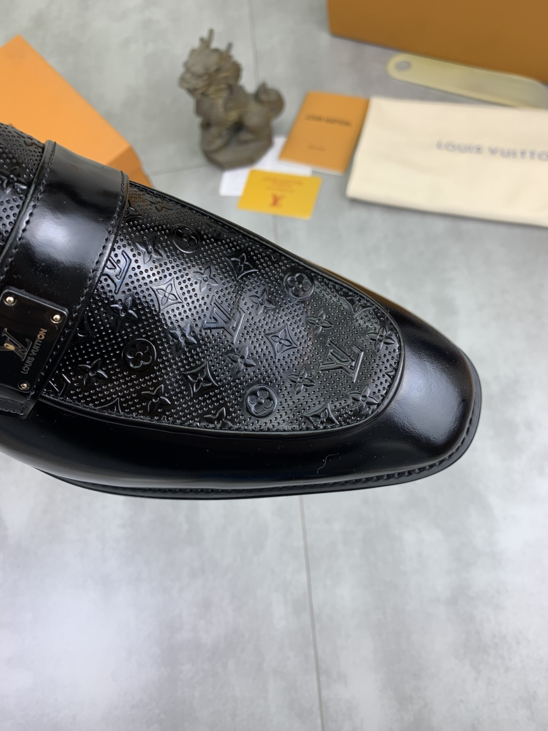 LV shoe