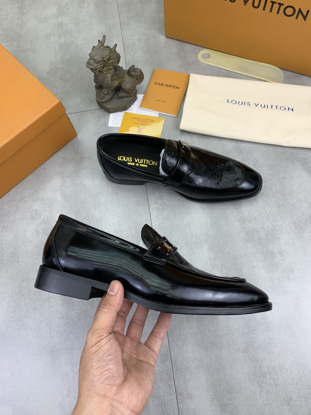 LV shoe