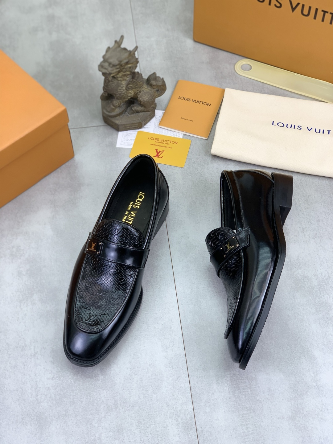 LV shoe