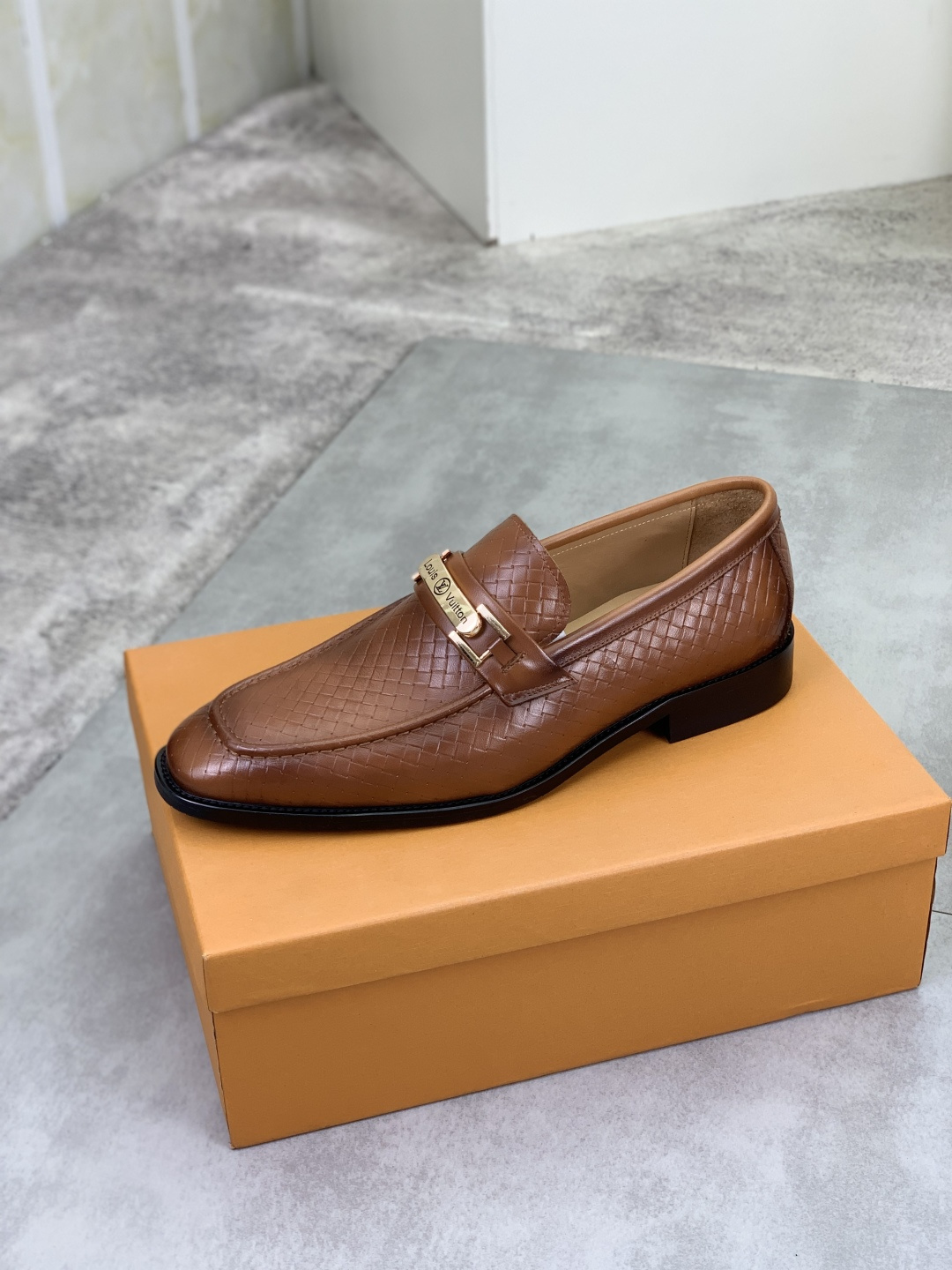 LV shoe