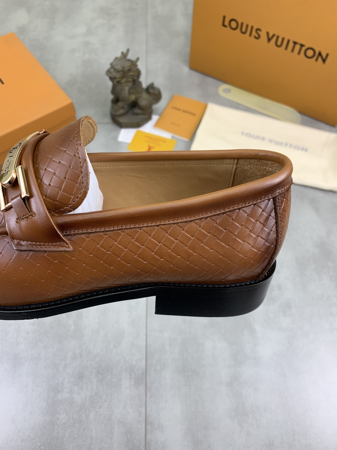 LV shoe