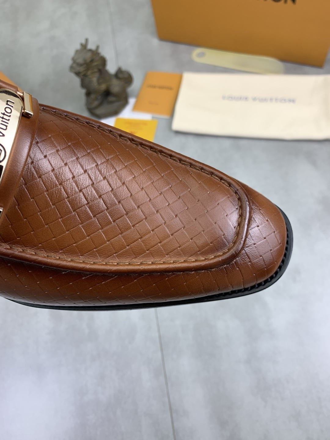 LV shoe
