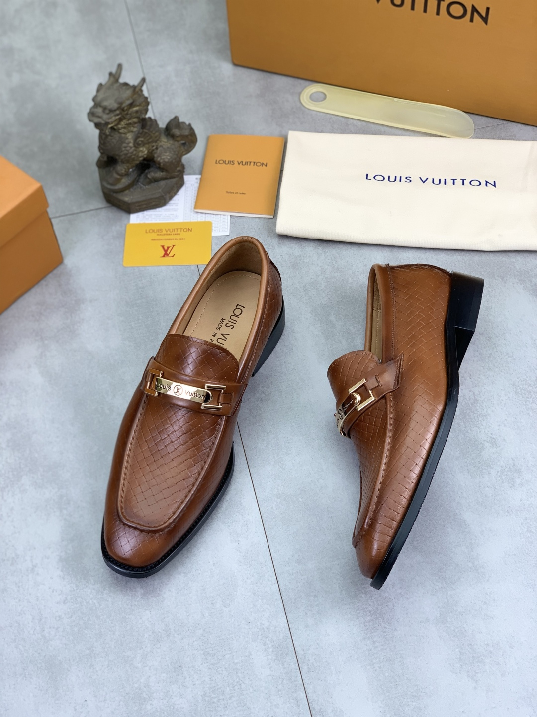 LV shoe
