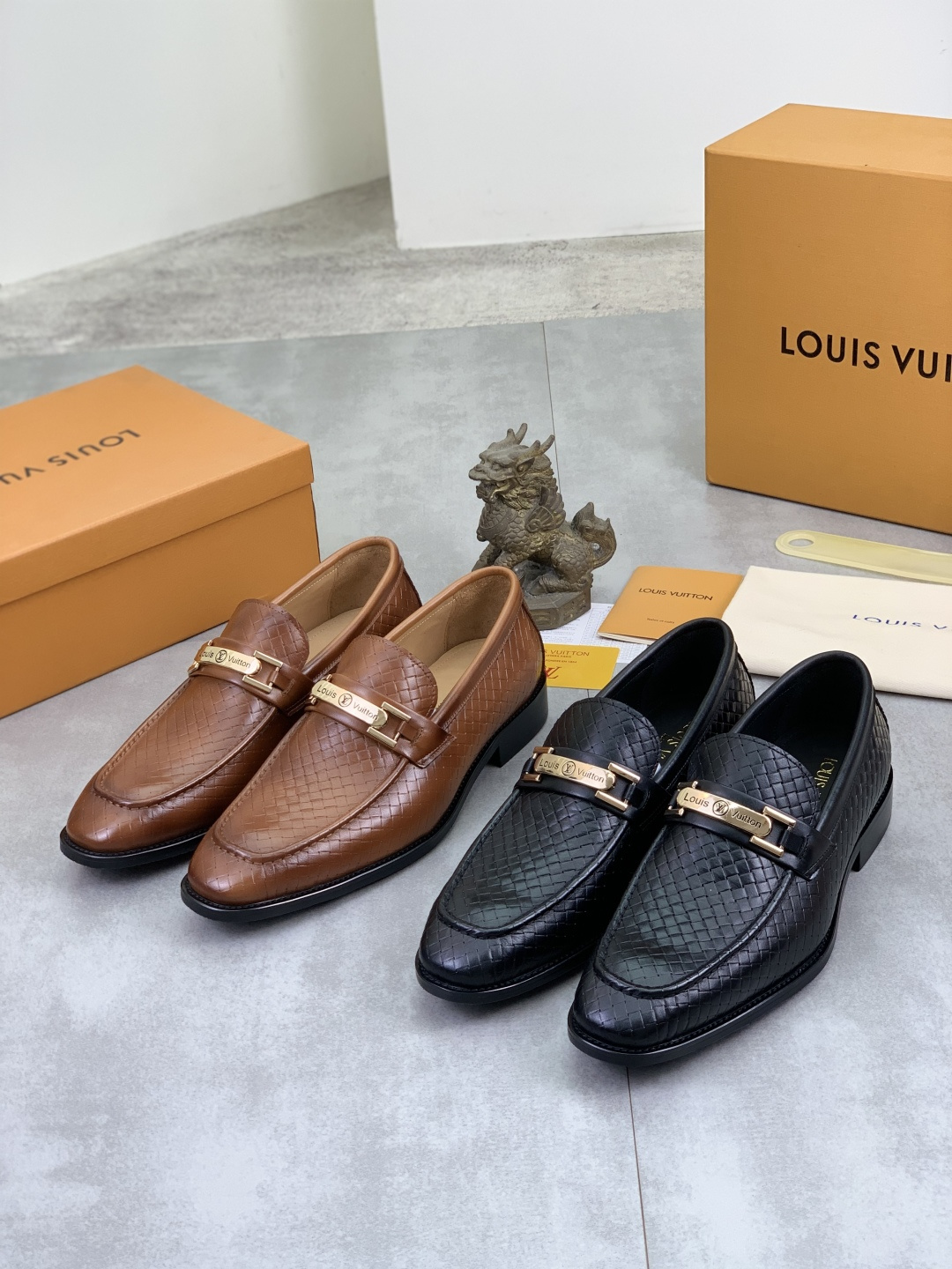 LV shoe