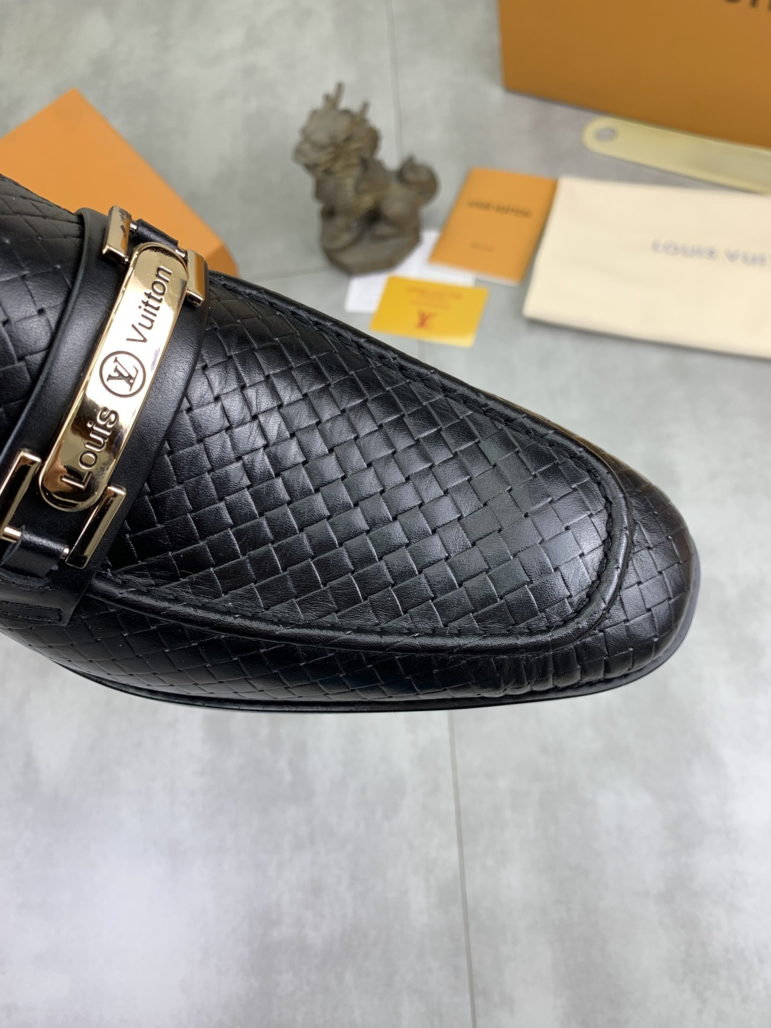 LV shoe