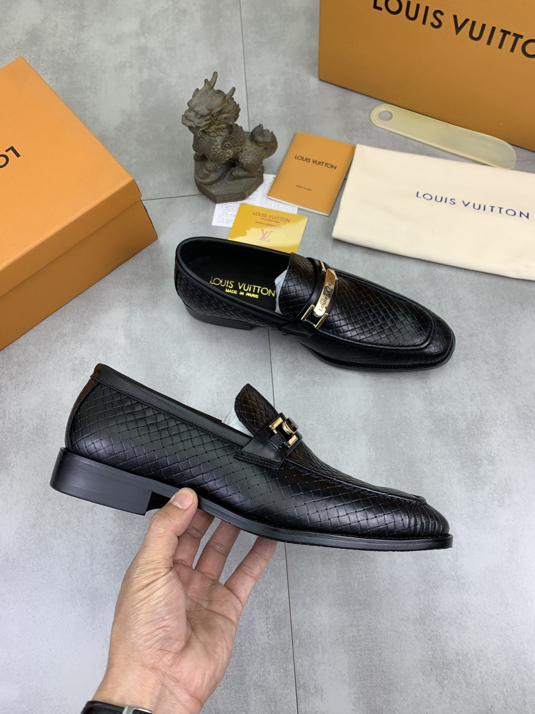 LV shoe