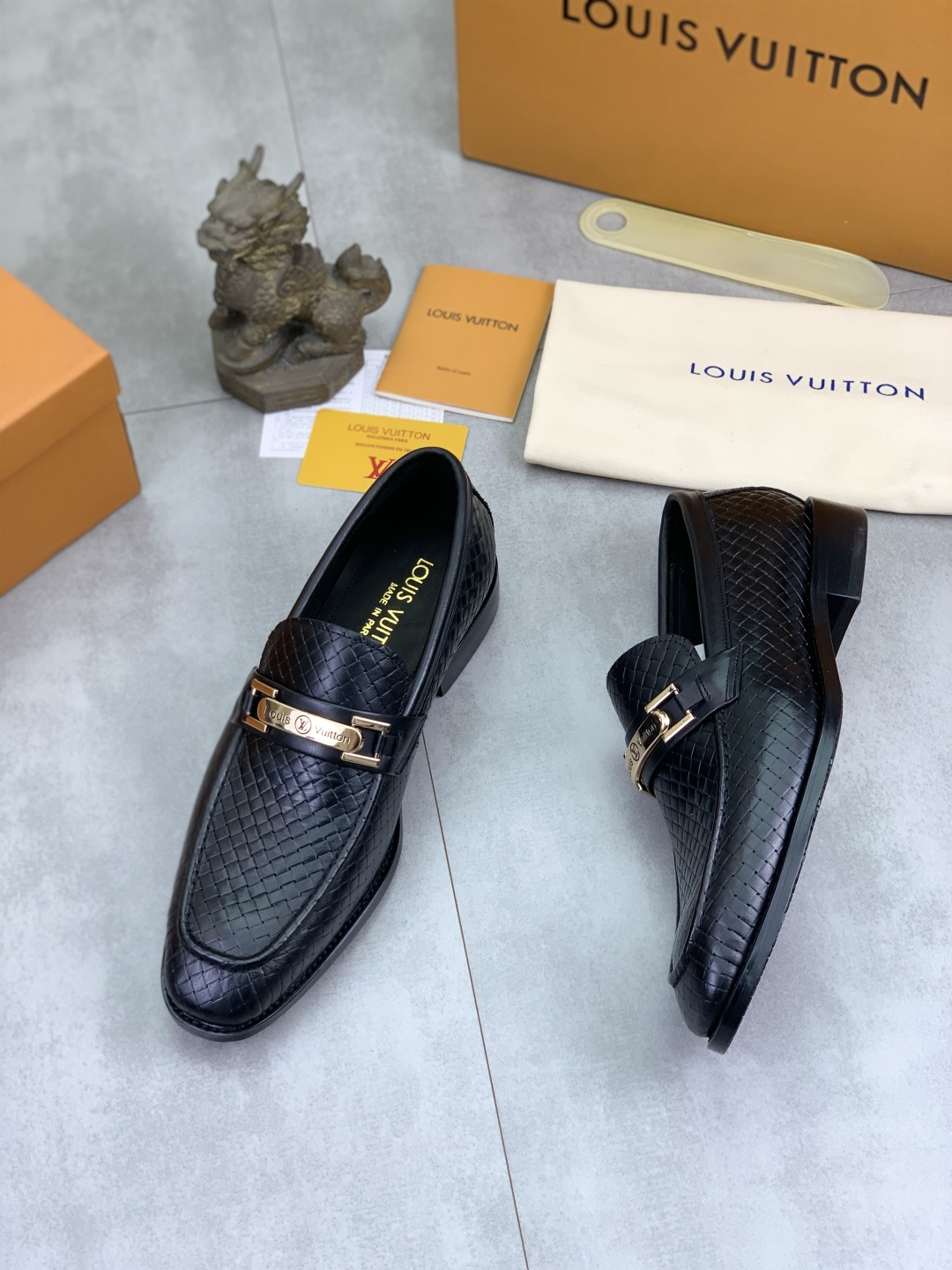 LV shoe