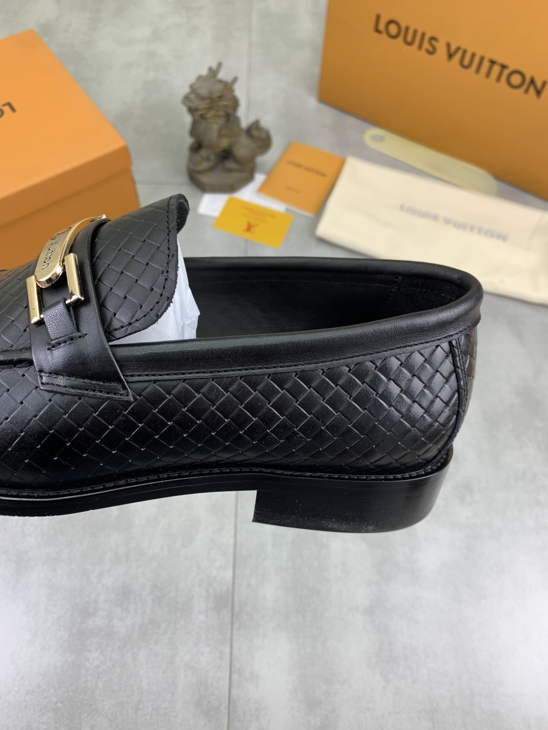 LV shoe