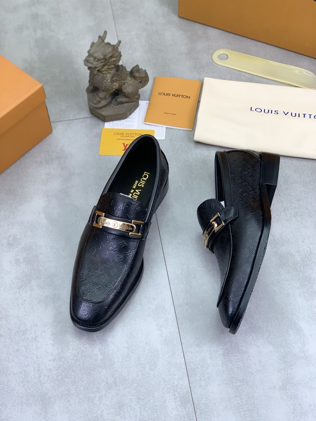 LV shoe