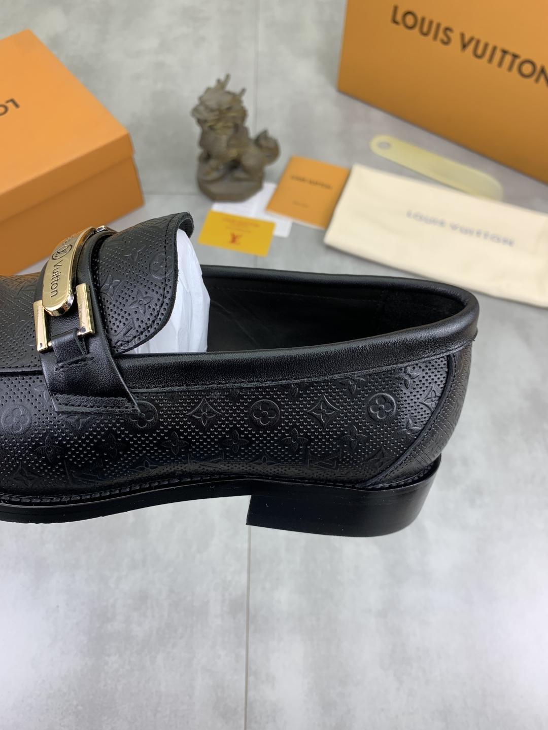 LV shoe