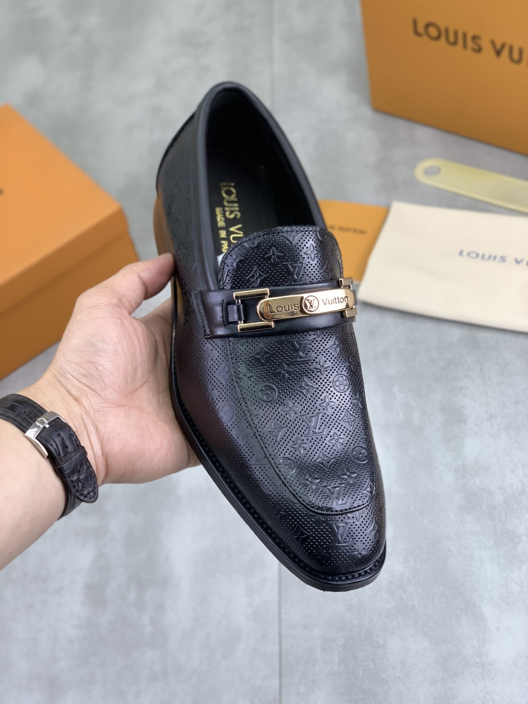 LV shoe