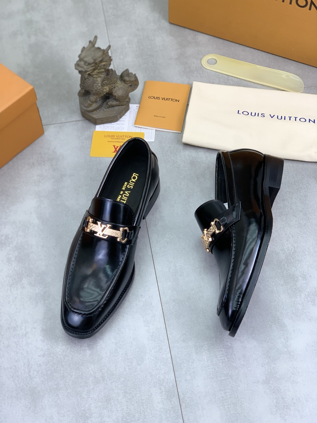 LV shoe