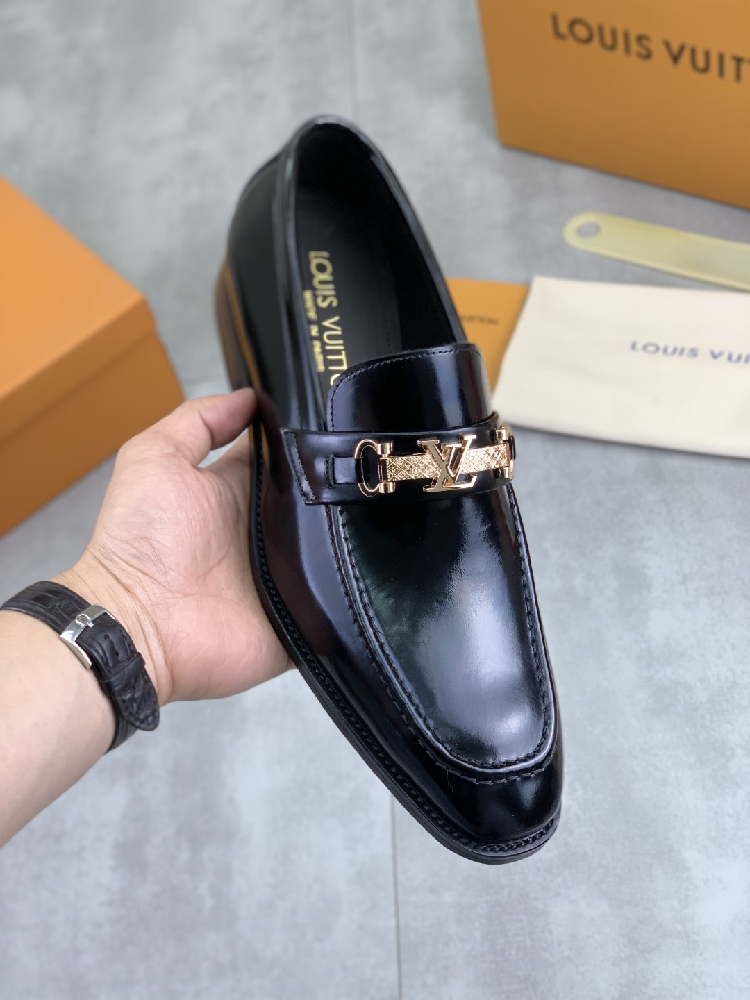 LV shoe