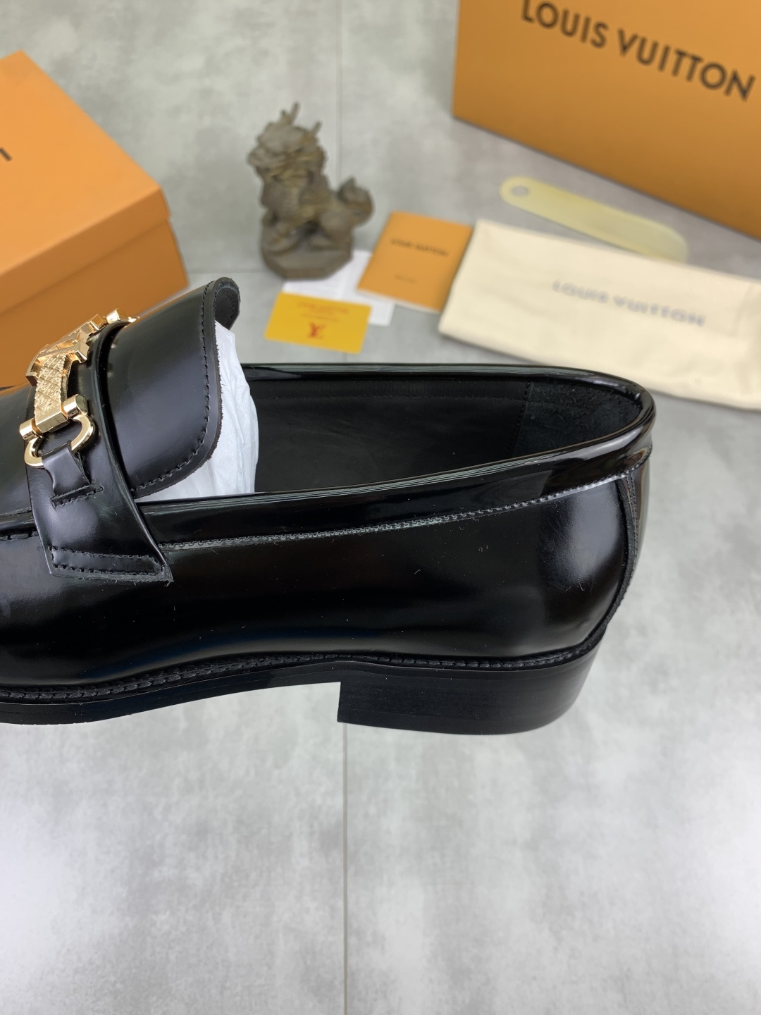 LV shoe