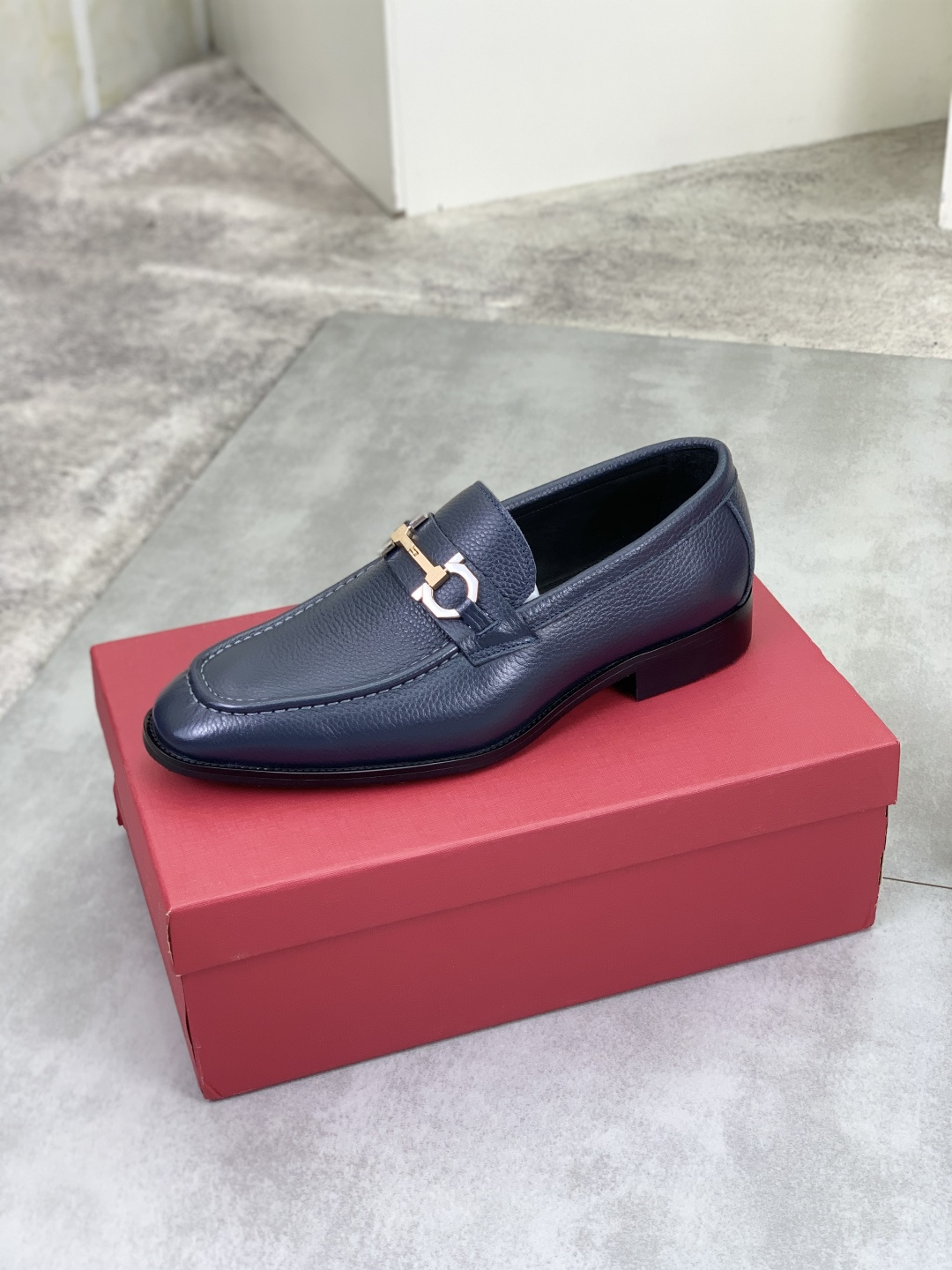 LV shoe