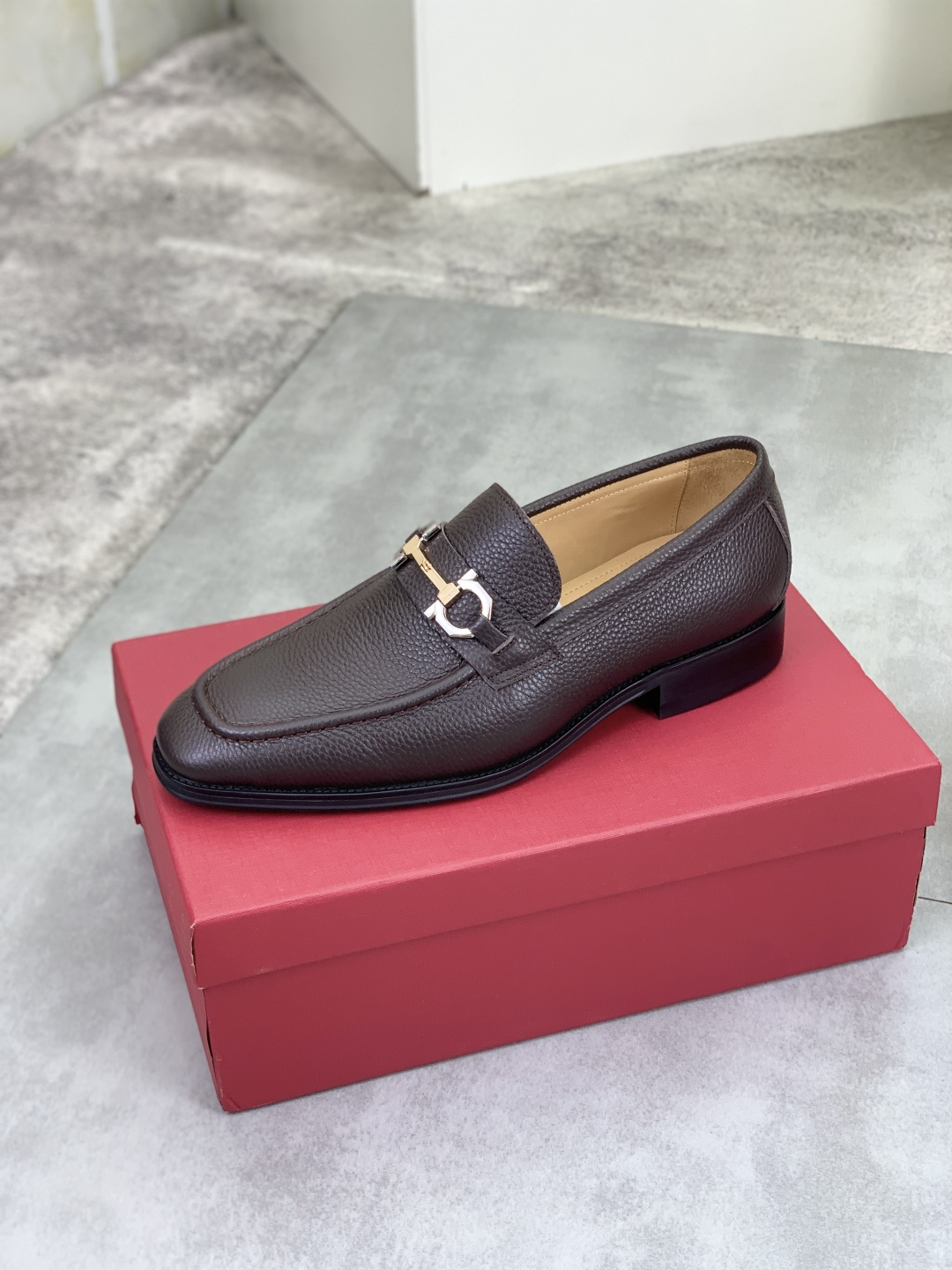 LV shoe