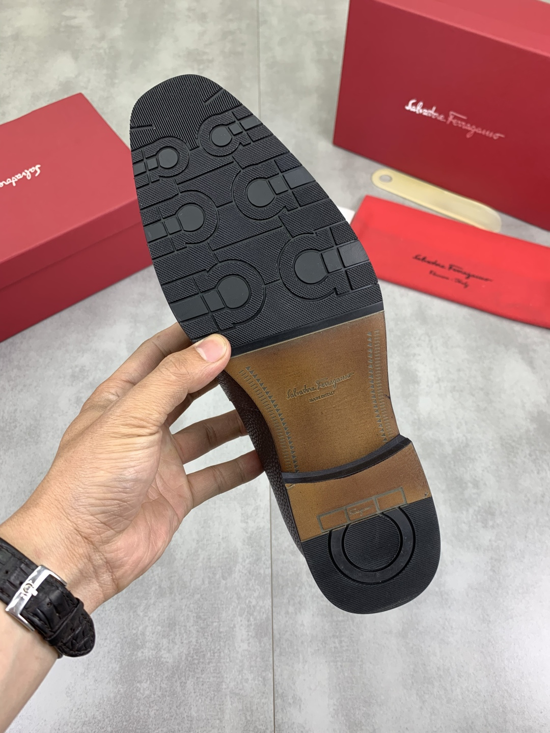 LV shoe
