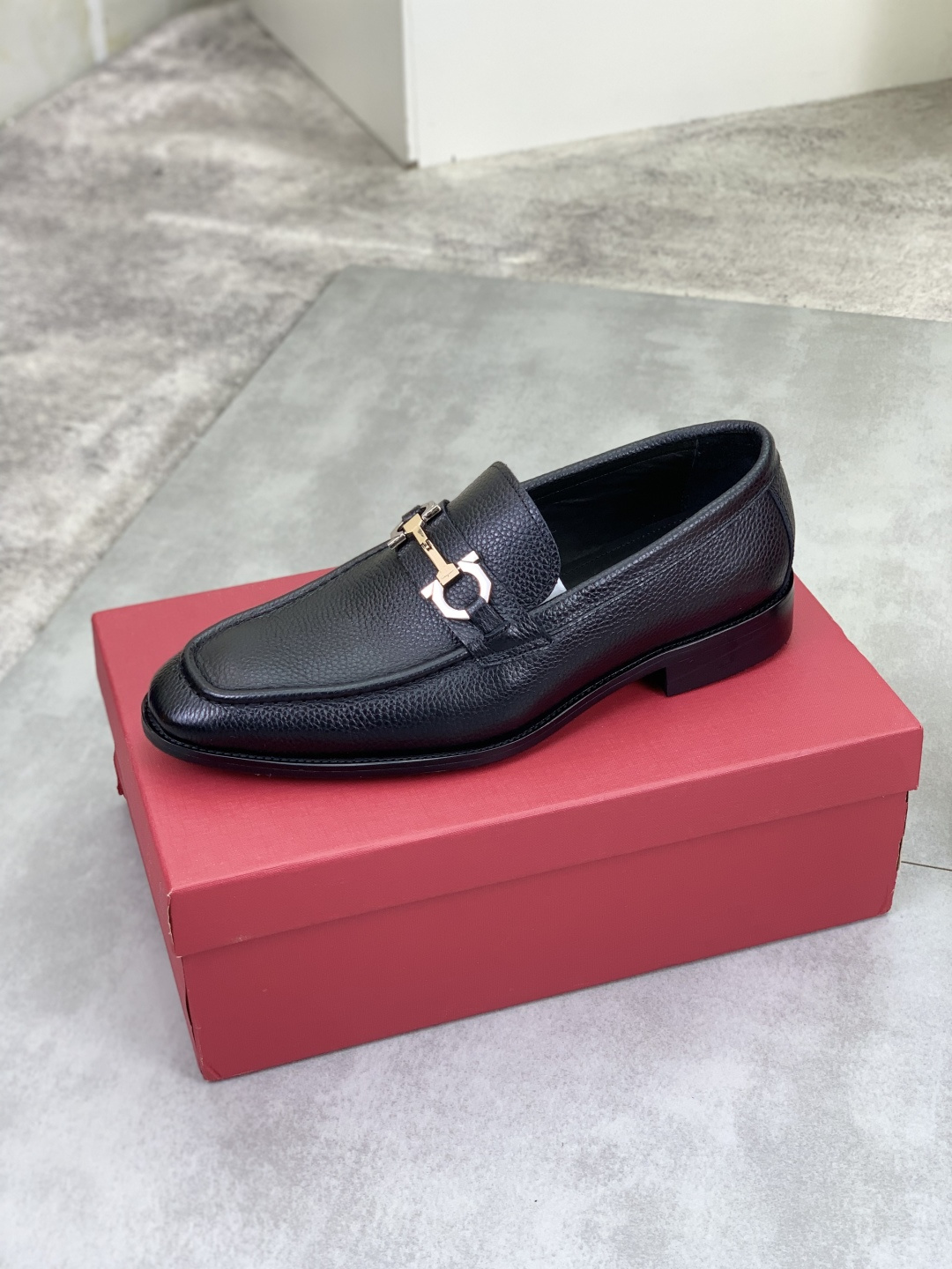 LV shoe