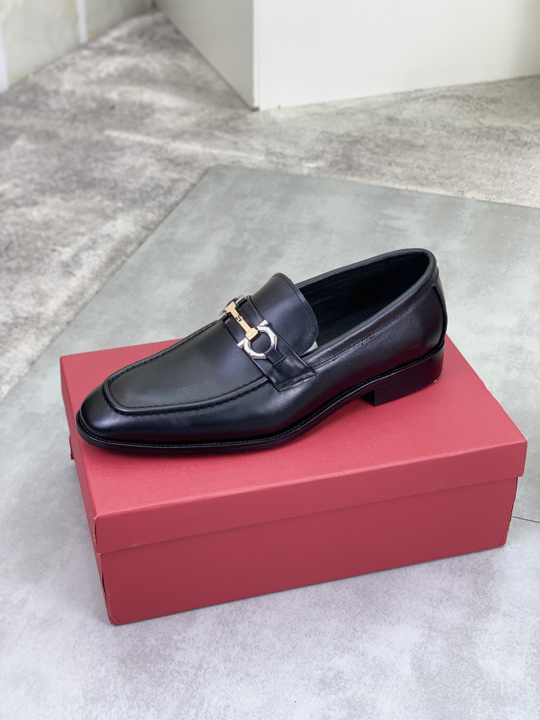 LV shoe
