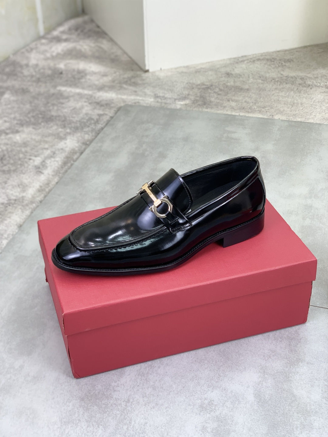LV shoe