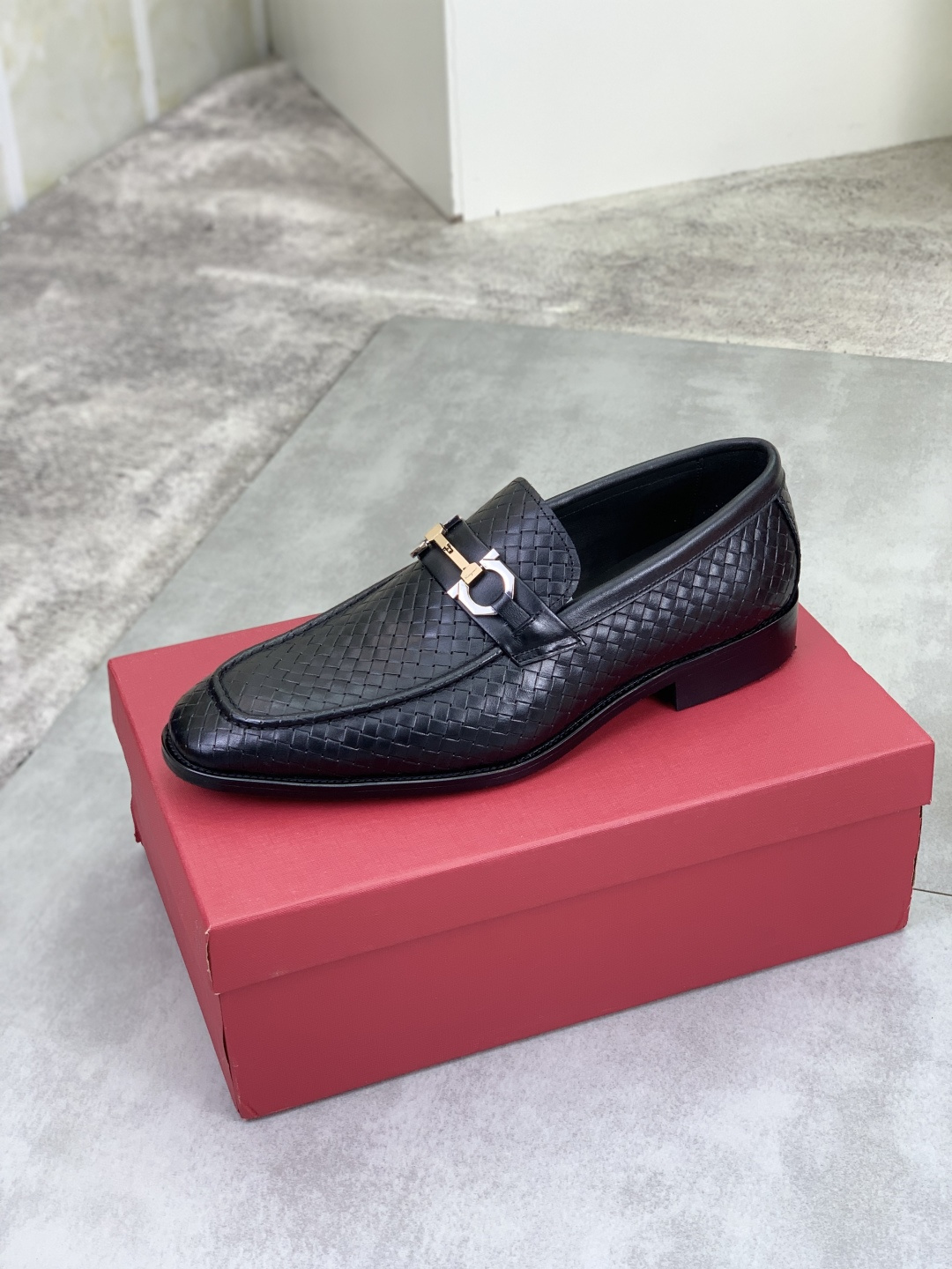 LV shoe