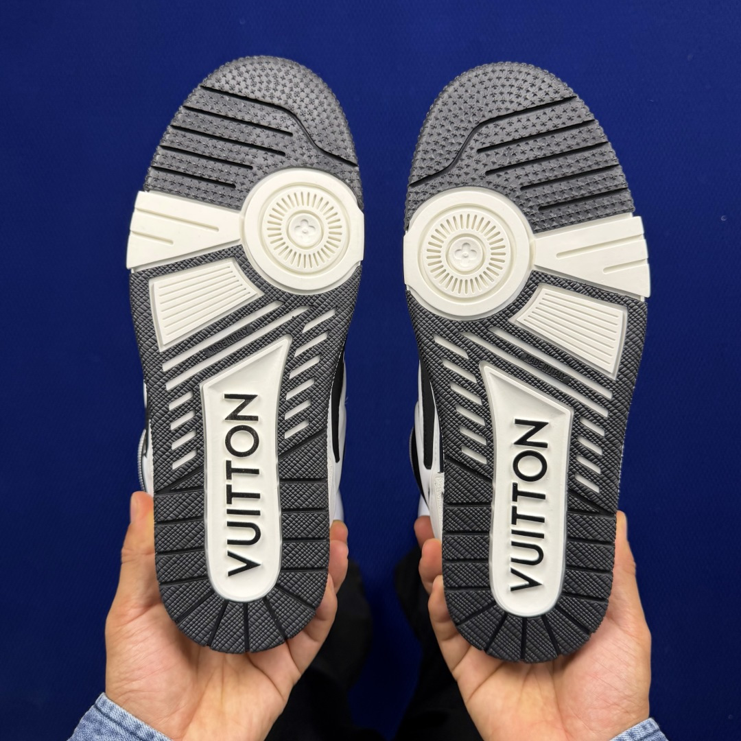 LV shoe