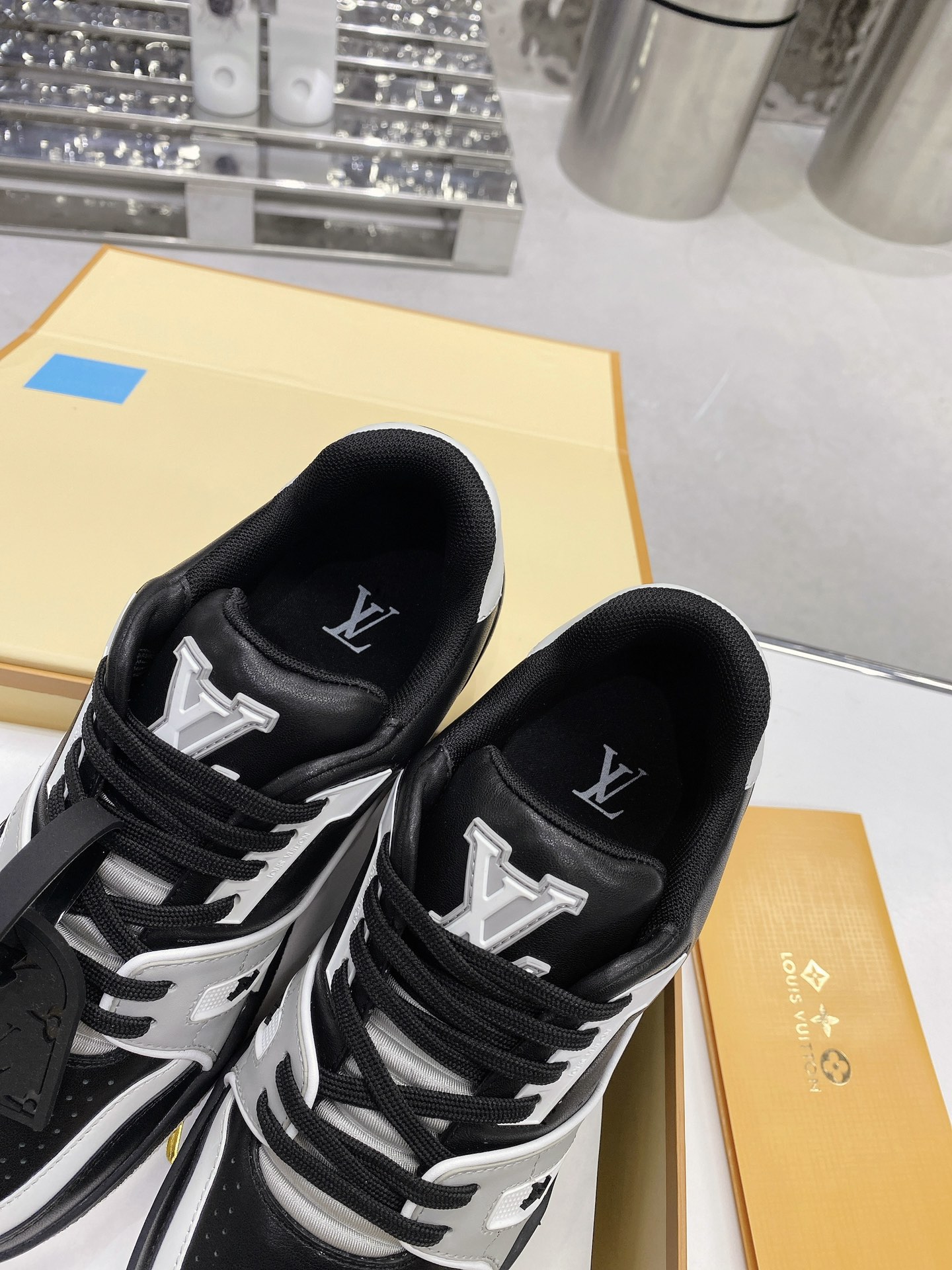 LV shoe